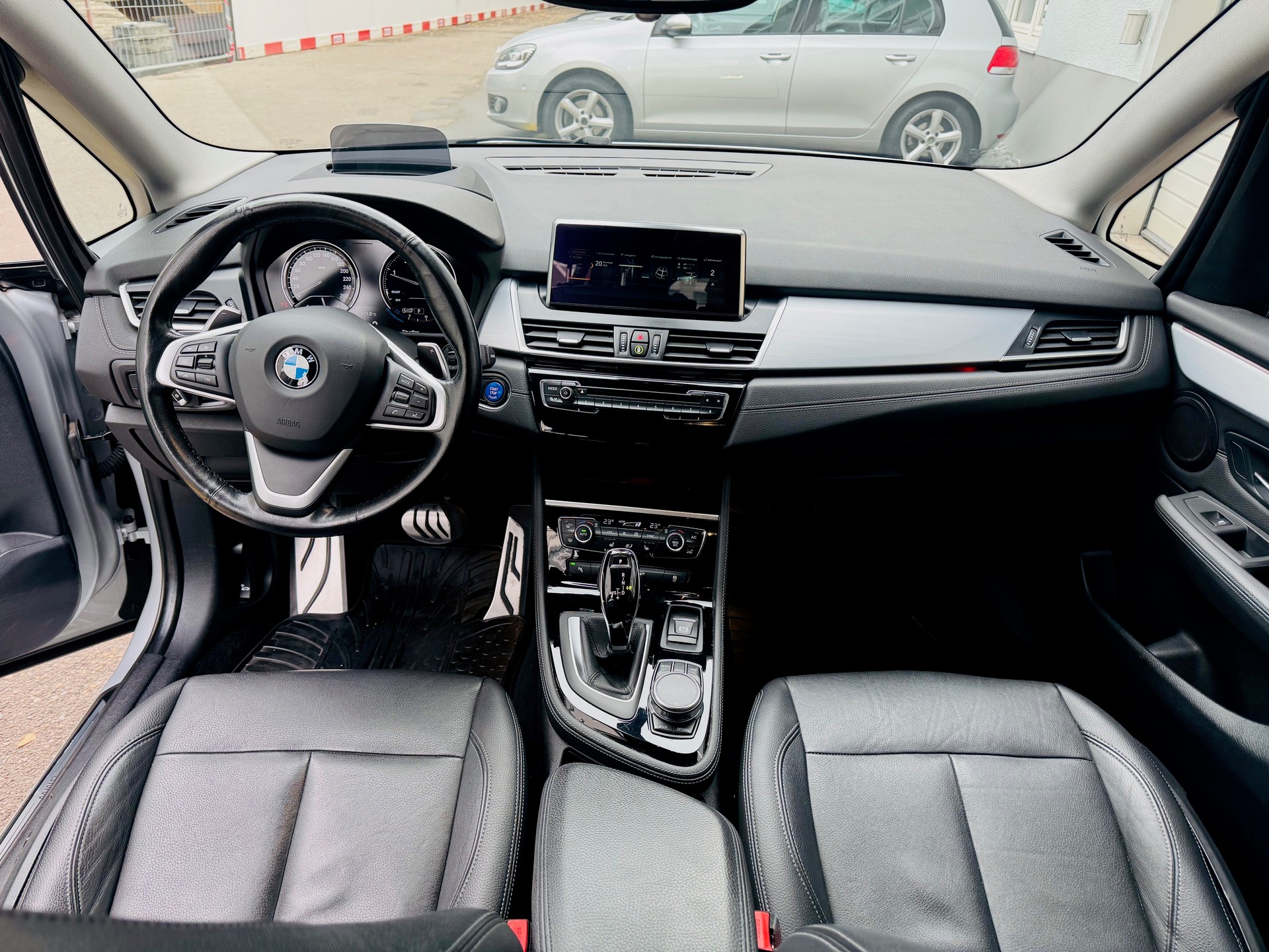 BMW 218d xDrive Gran Tourer Steptronic Luxury Line-image-14