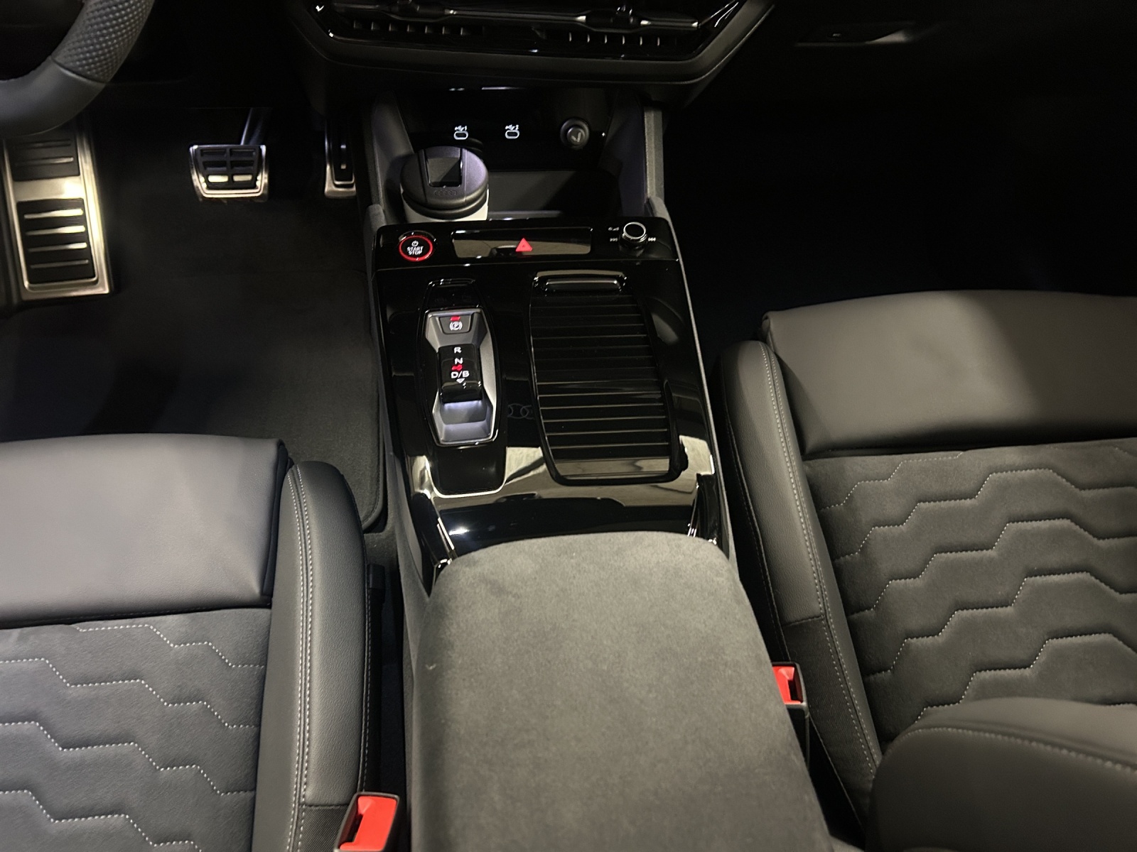 AUDI A6 Avant e-tron quattro-image-10