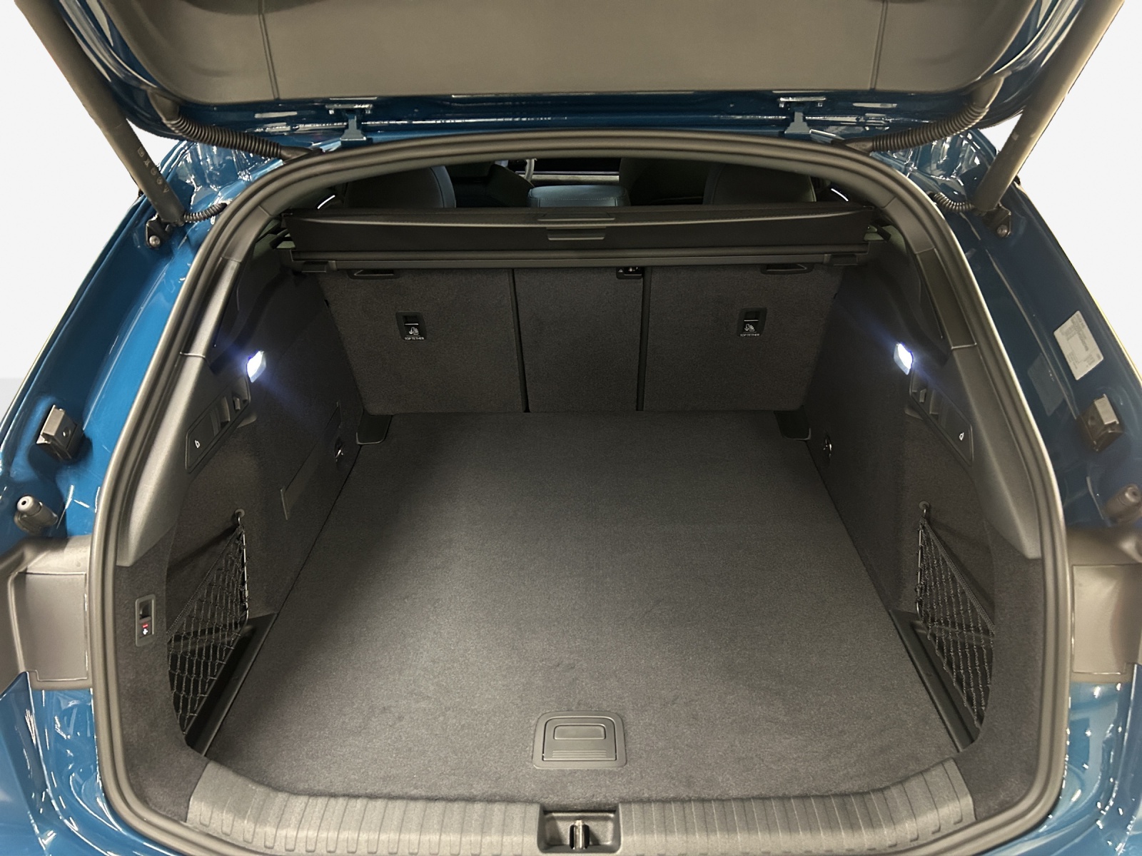 AUDI A6 Avant e-tron quattro-image-12