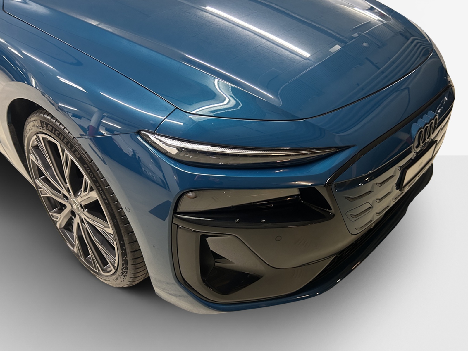 AUDI A6 Avant e-tron quattro-image-15