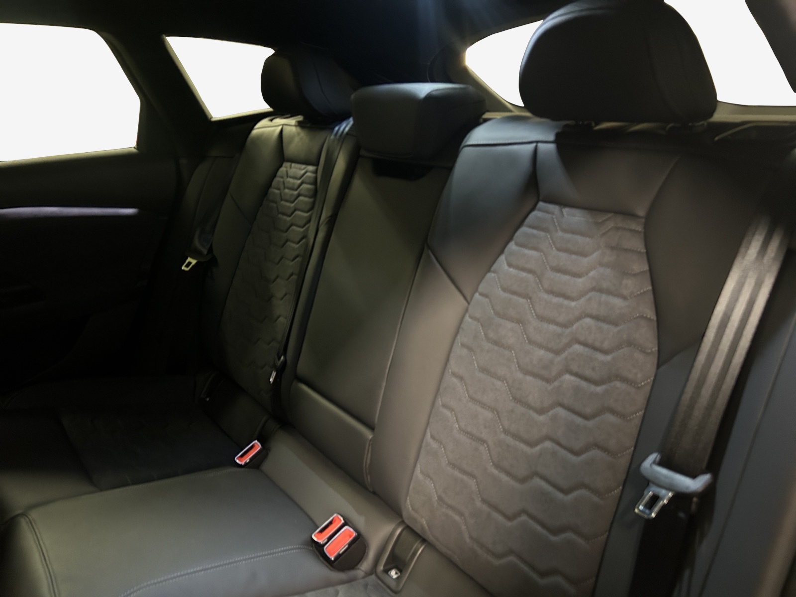 AUDI A6 Avant e-tron quattro-image-11