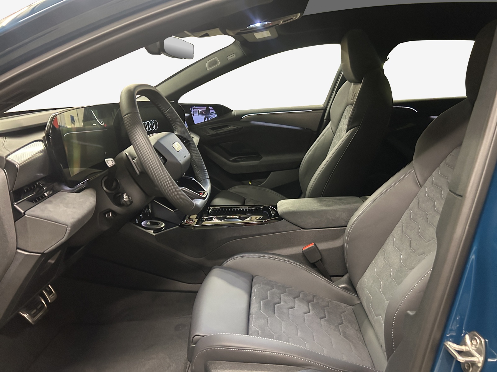 AUDI A6 Avant e-tron quattro-image-7