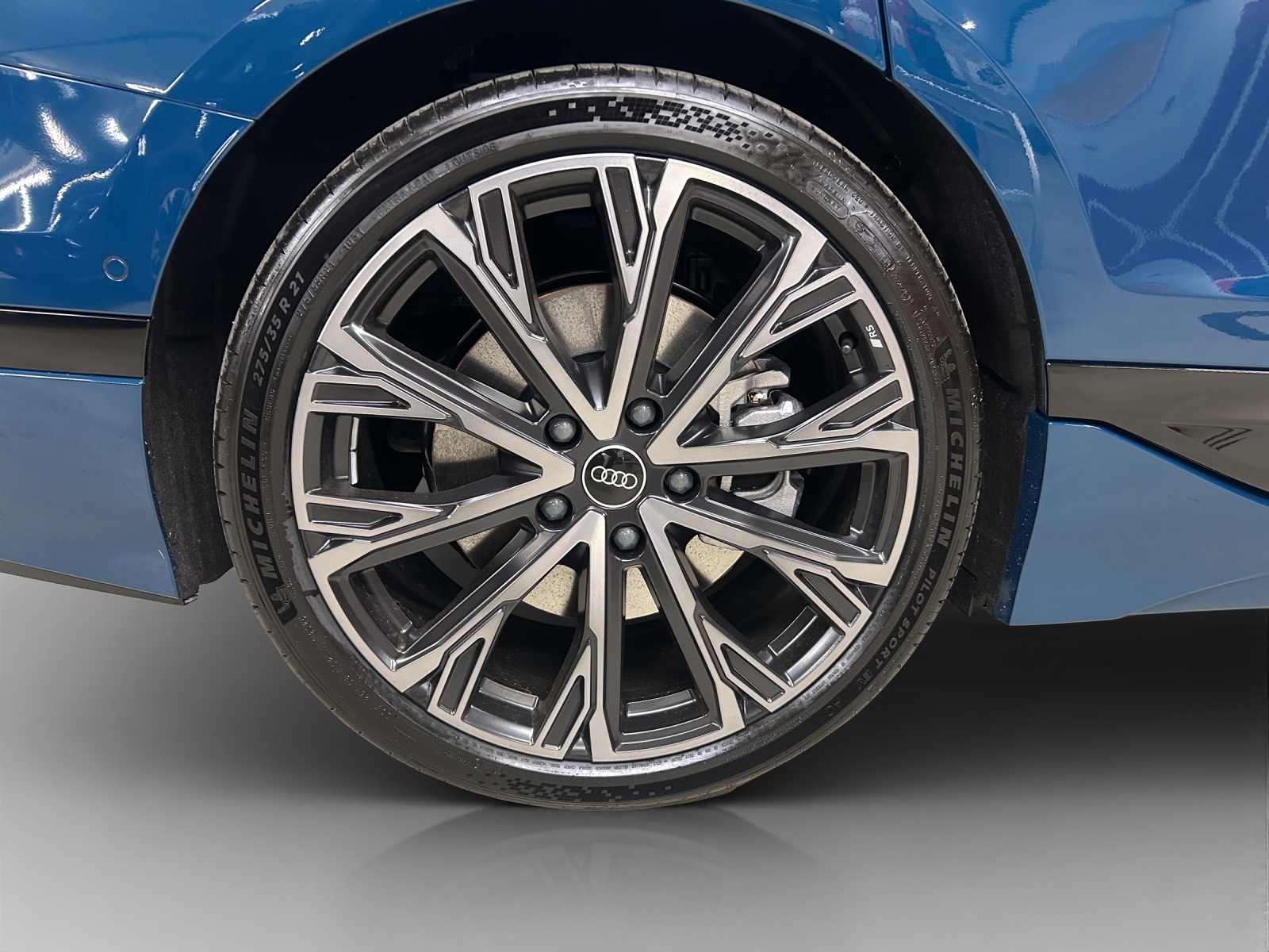 AUDI A6 Avant e-tron quattro-image-13