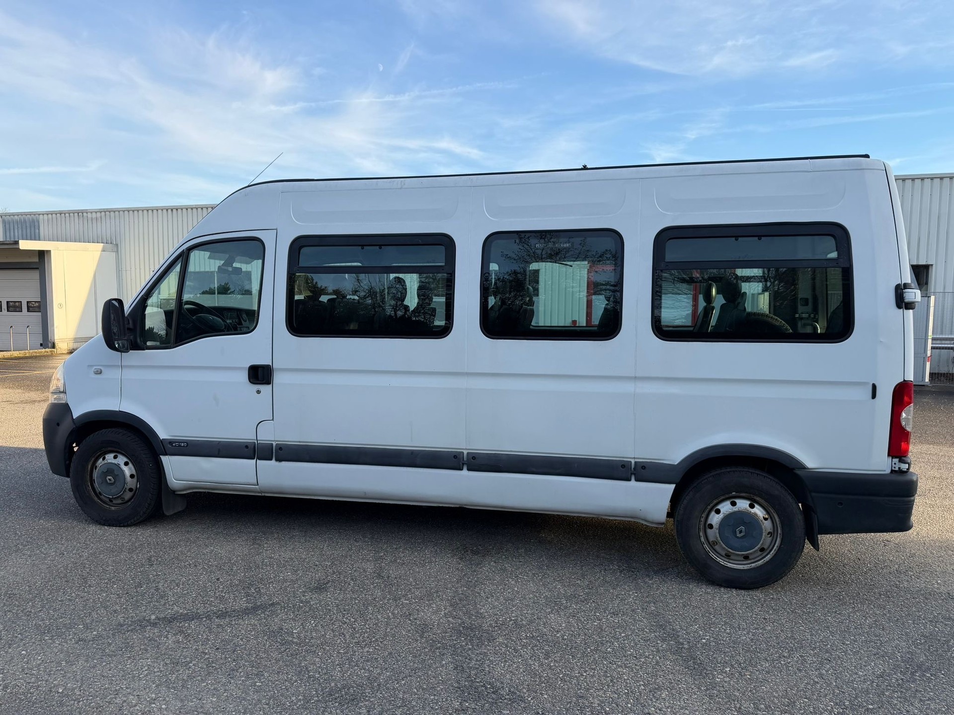RENAULT Master T39 2.5dCi L3H2-image-1