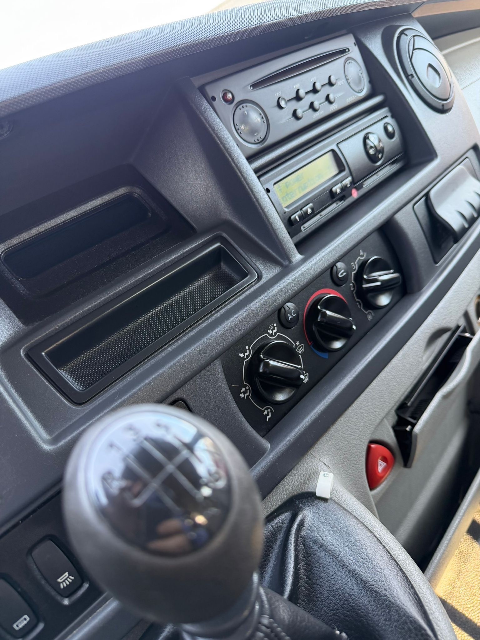 RENAULT Master T39 2.5dCi L3H2-image-13