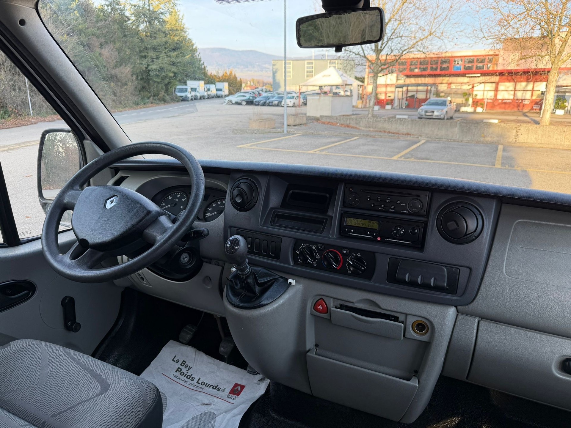 RENAULT Master T39 2.5dCi L3H2-image-9