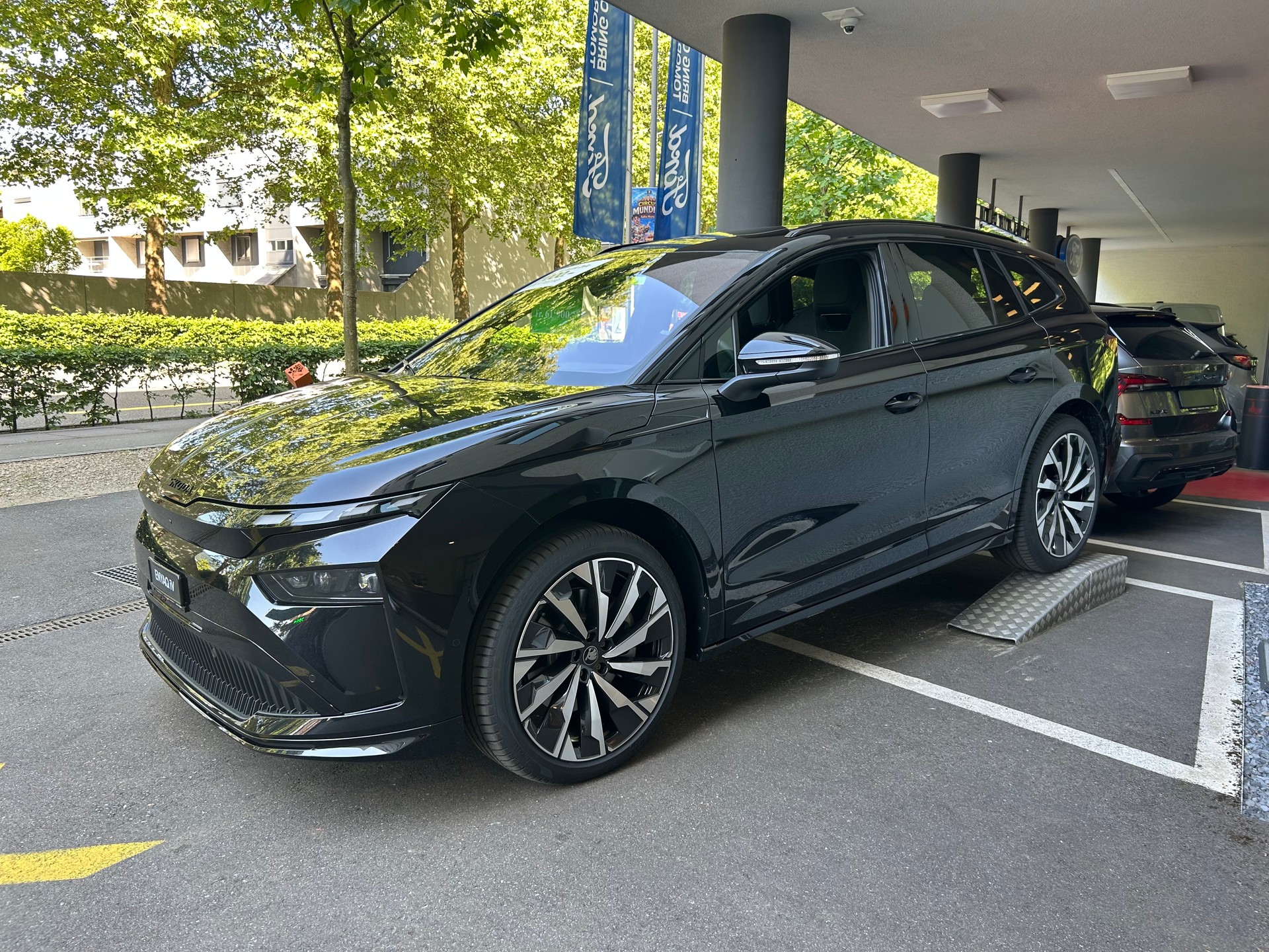 SKODA Enyaq 85x Sportline 4x4-image-4