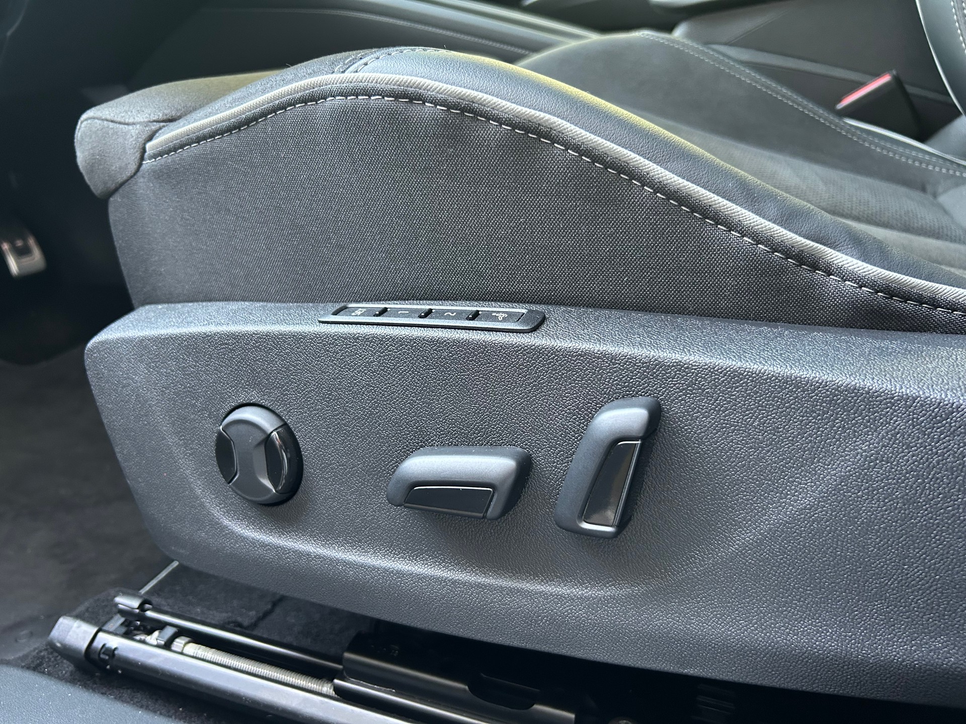 SKODA Enyaq 85x Sportline 4x4-image-8