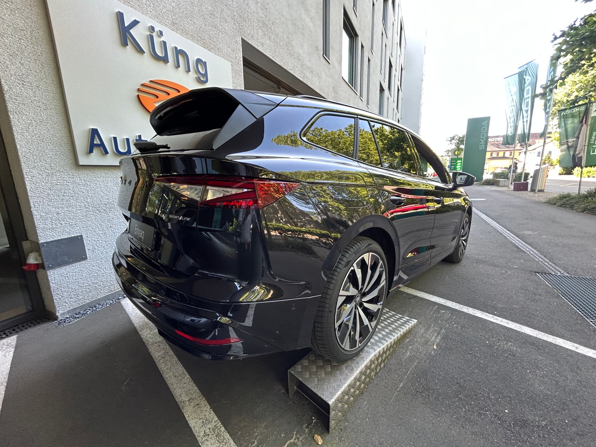 SKODA Enyaq 85x Sportline 4x4-image-2