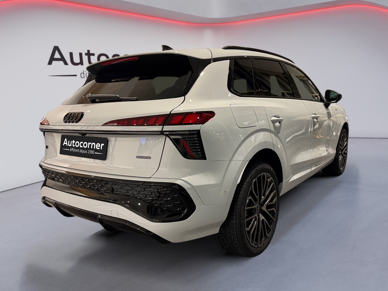AUDI Q3 SUV TFSI quattro 195 kW S tronic-image-4