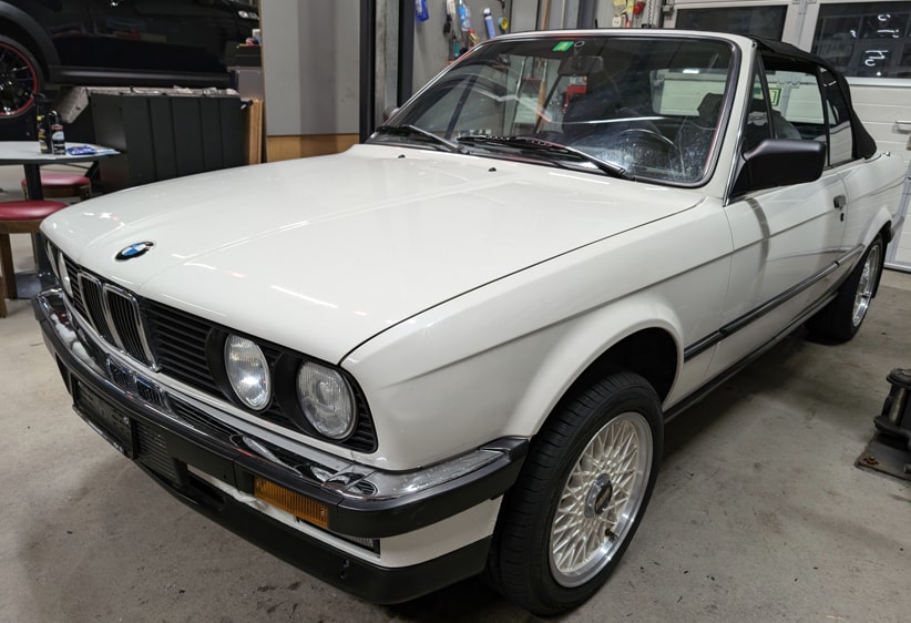BMW 325i A Cabrio-image-19