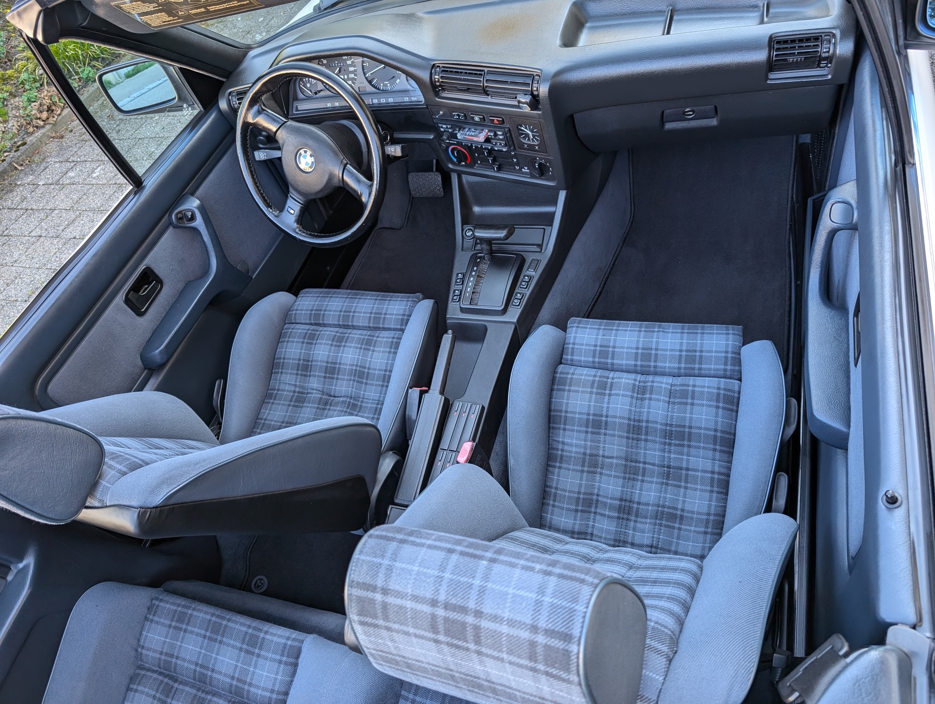 BMW 325i A Cabrio-image-7