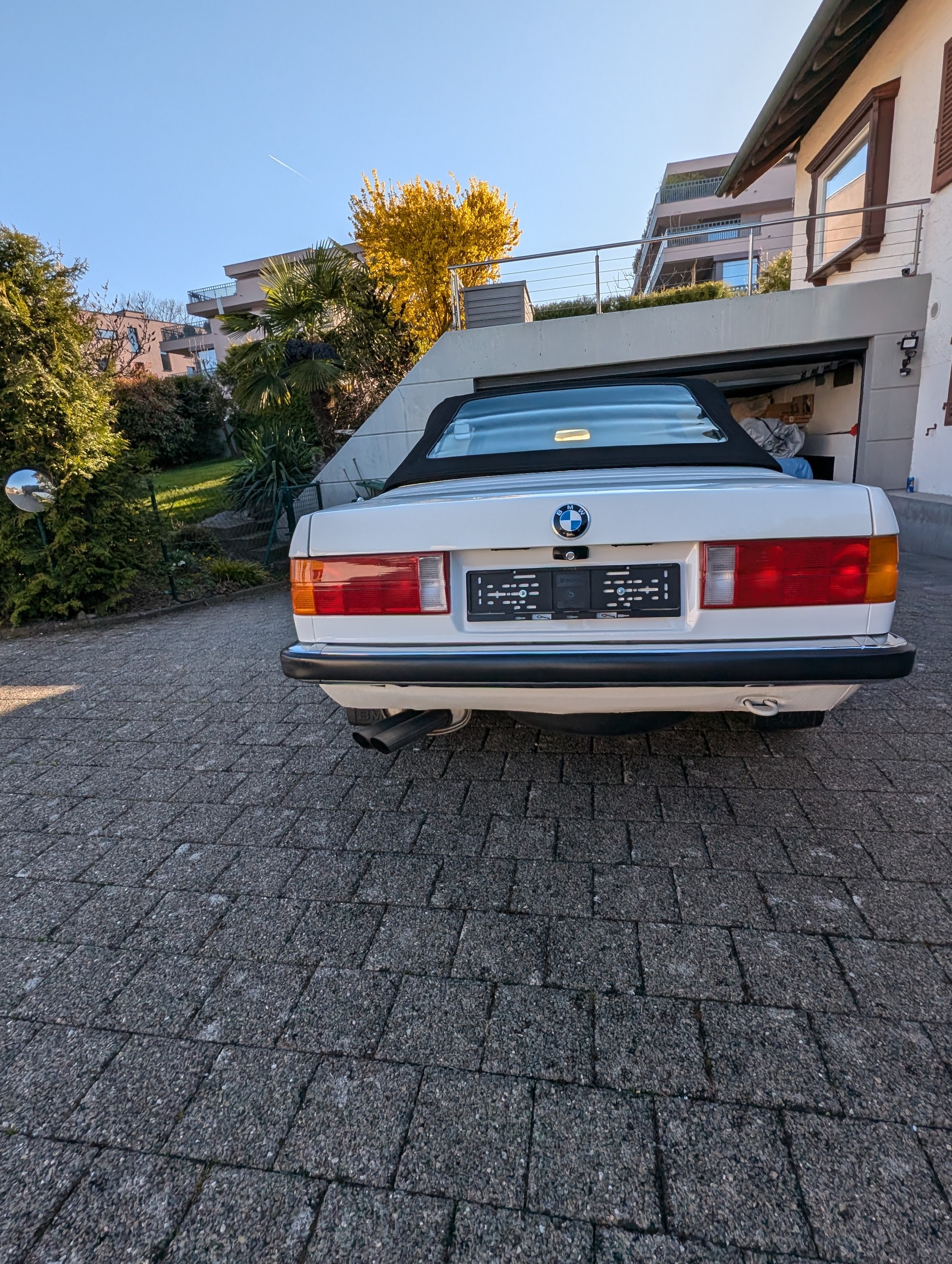 BMW 325i A Cabrio-image-15