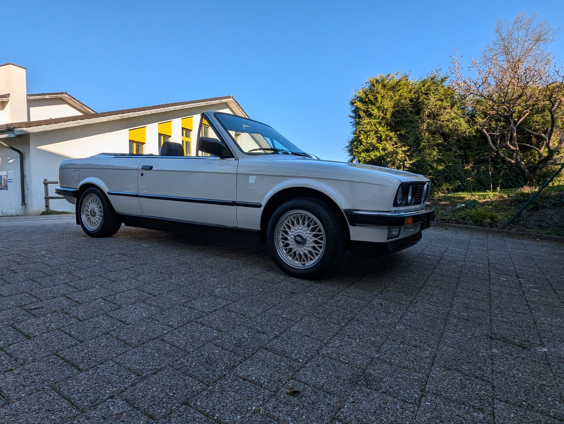 BMW 325i A Cabrio-image-3
