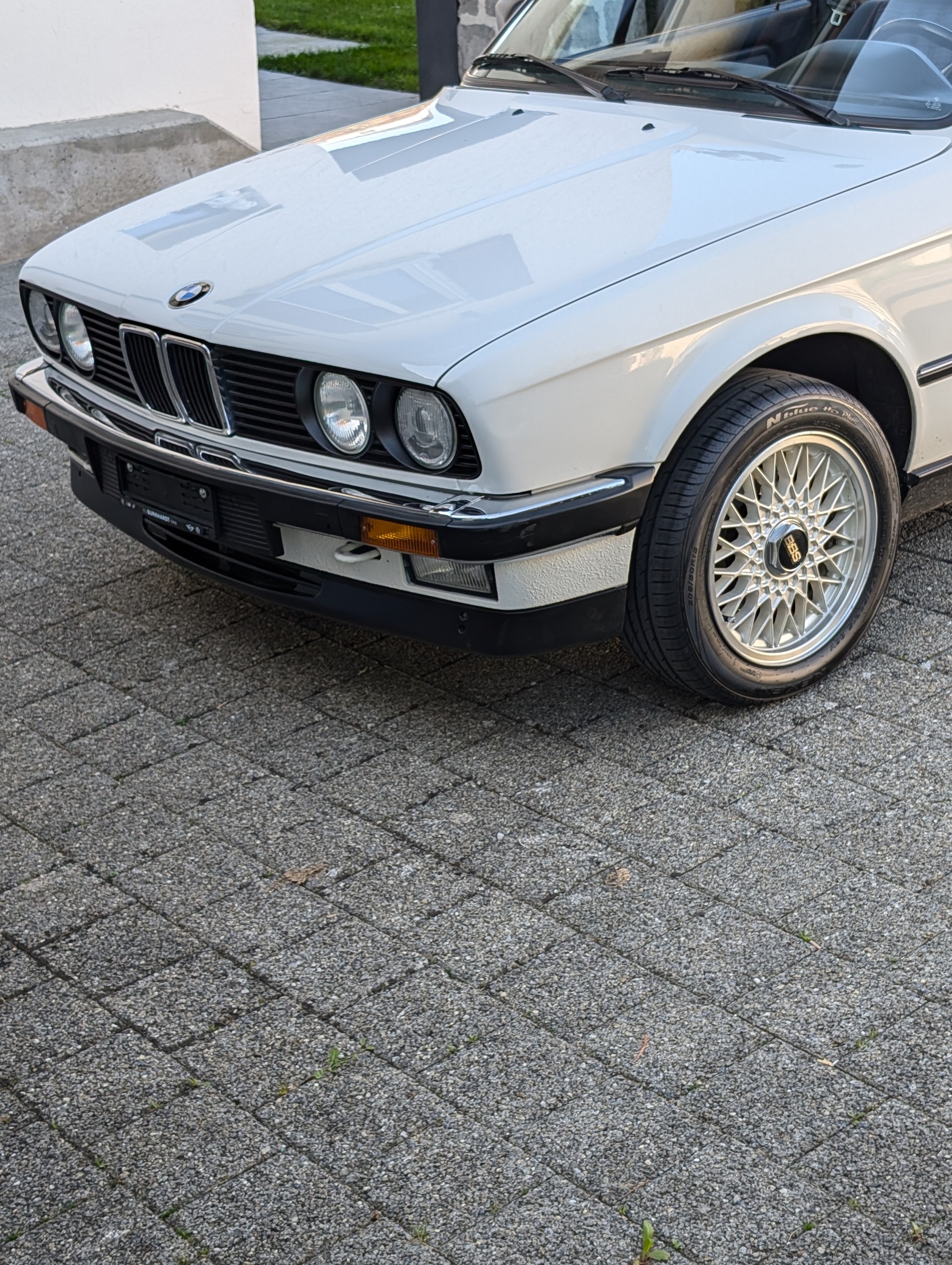 BMW 325i A Cabrio-image-14