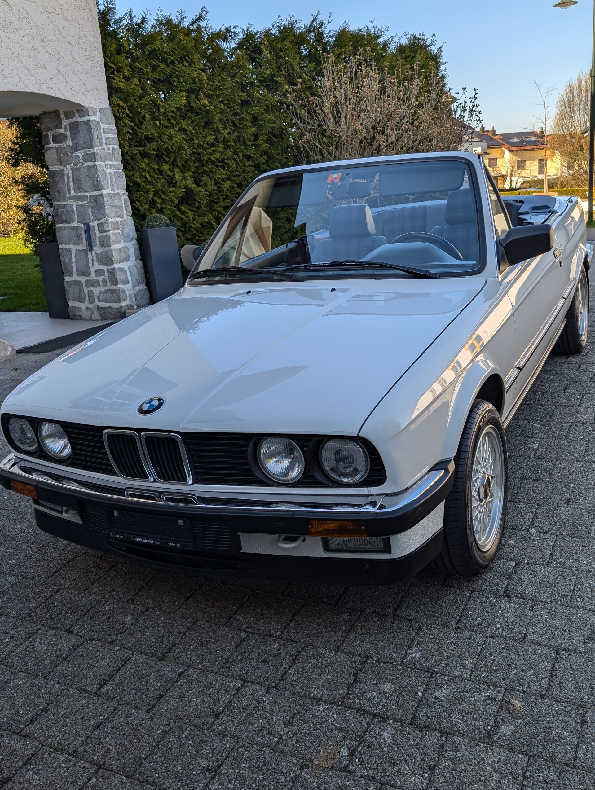 BMW 325i A Cabrio-image-1