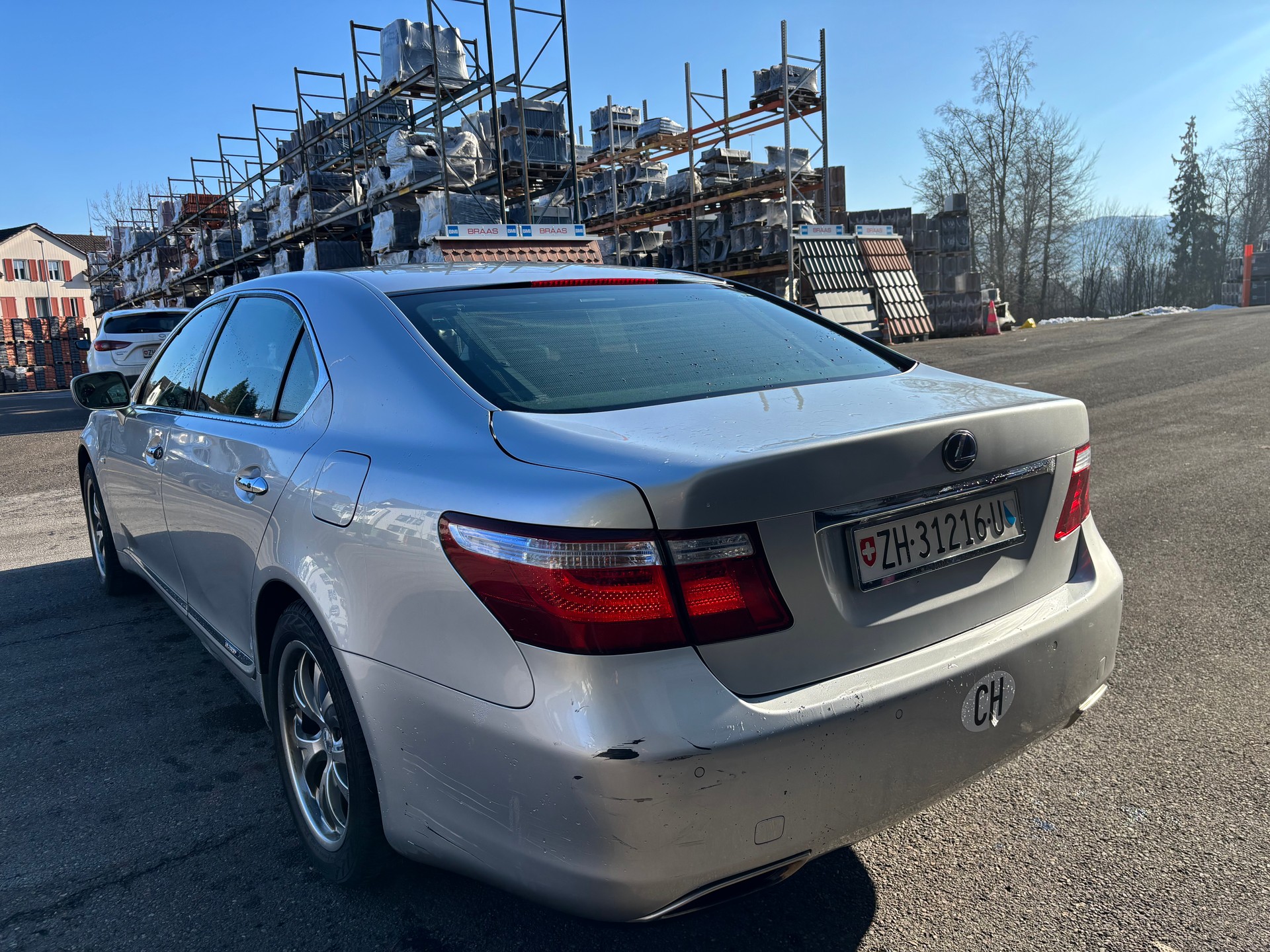 LEXUS LS 600h L 5.0 V8 AWD Automatic-image-3