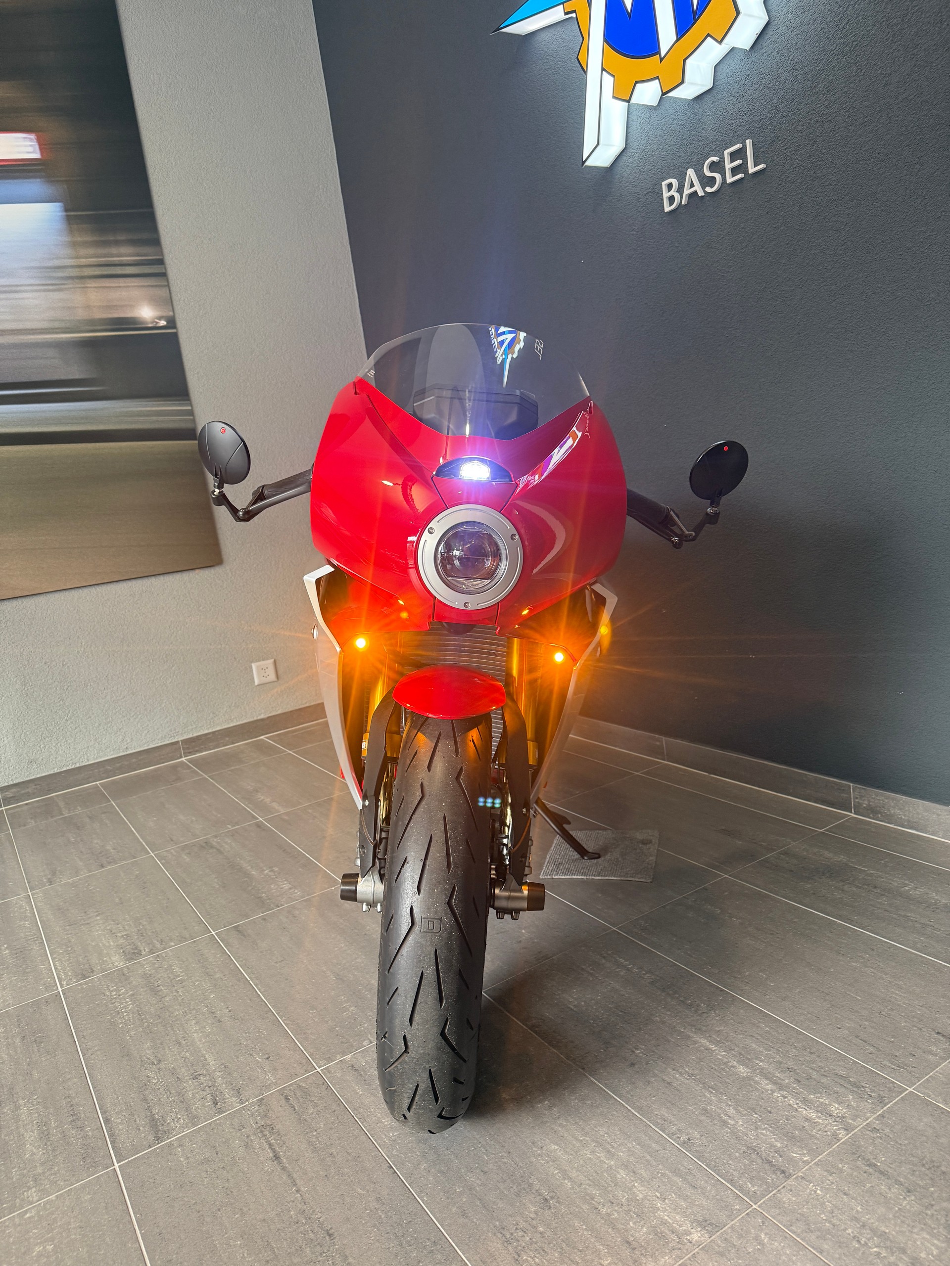 MV AGUSTA Superveloce 800-image-4