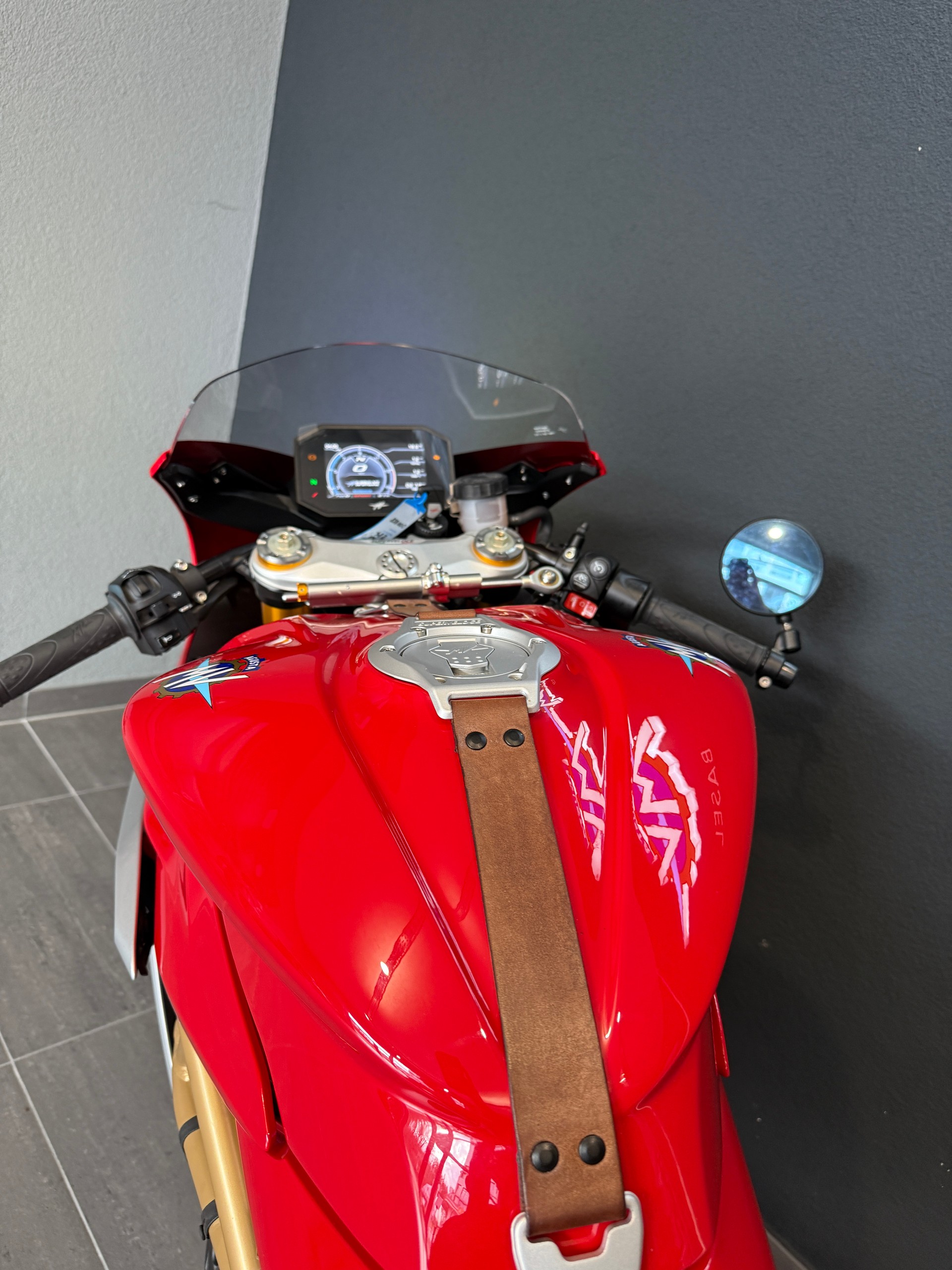 MV AGUSTA Superveloce 800-image-11