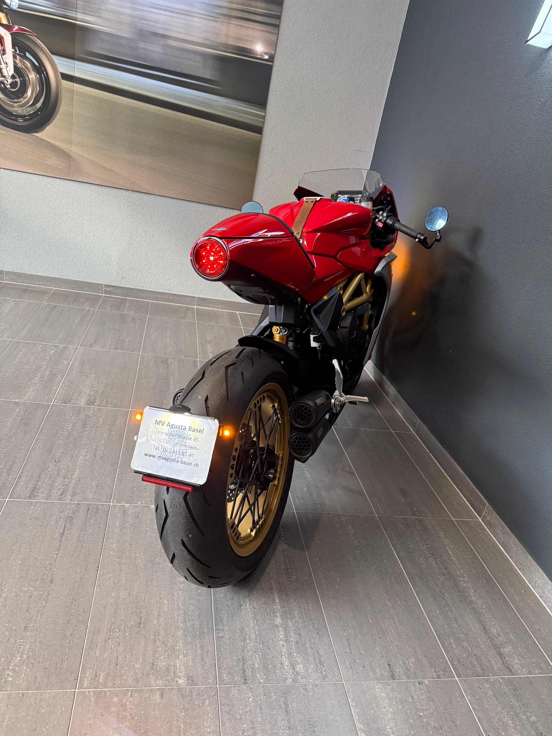 MV AGUSTA Superveloce 800-image-9
