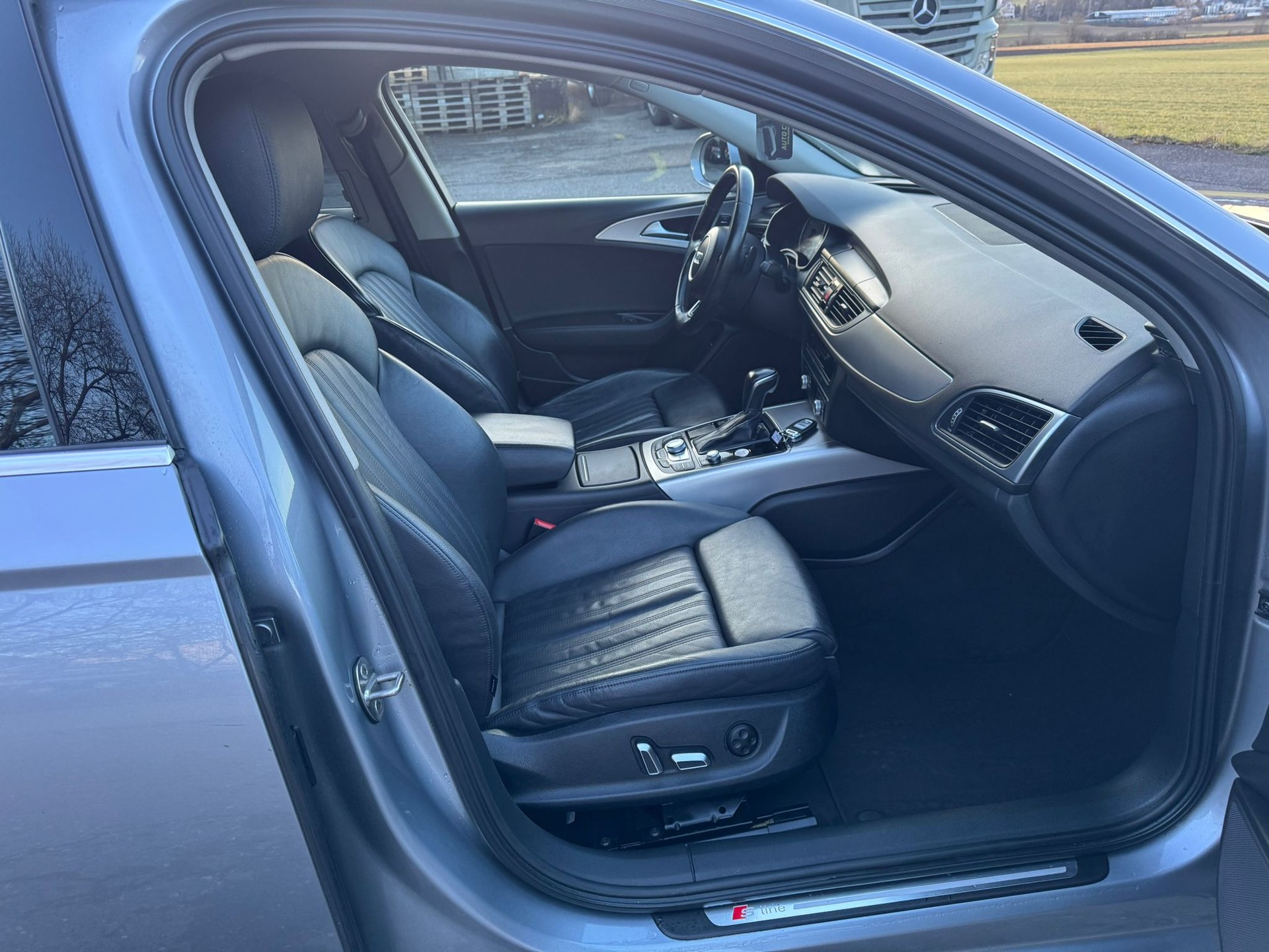 AUDI A6 Limousine 2.0 TDI S-tronic S-Line-image-11