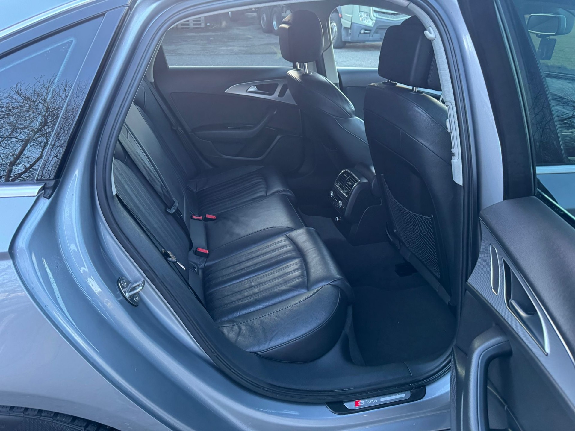 AUDI A6 Limousine 2.0 TDI S-tronic S-Line-image-13