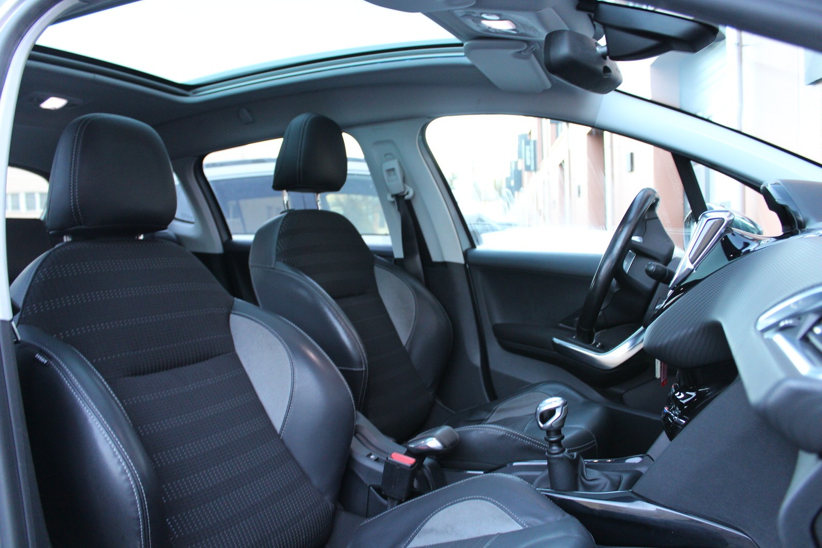PEUGEOT 2008 1.2 PureTech Féline-image-18