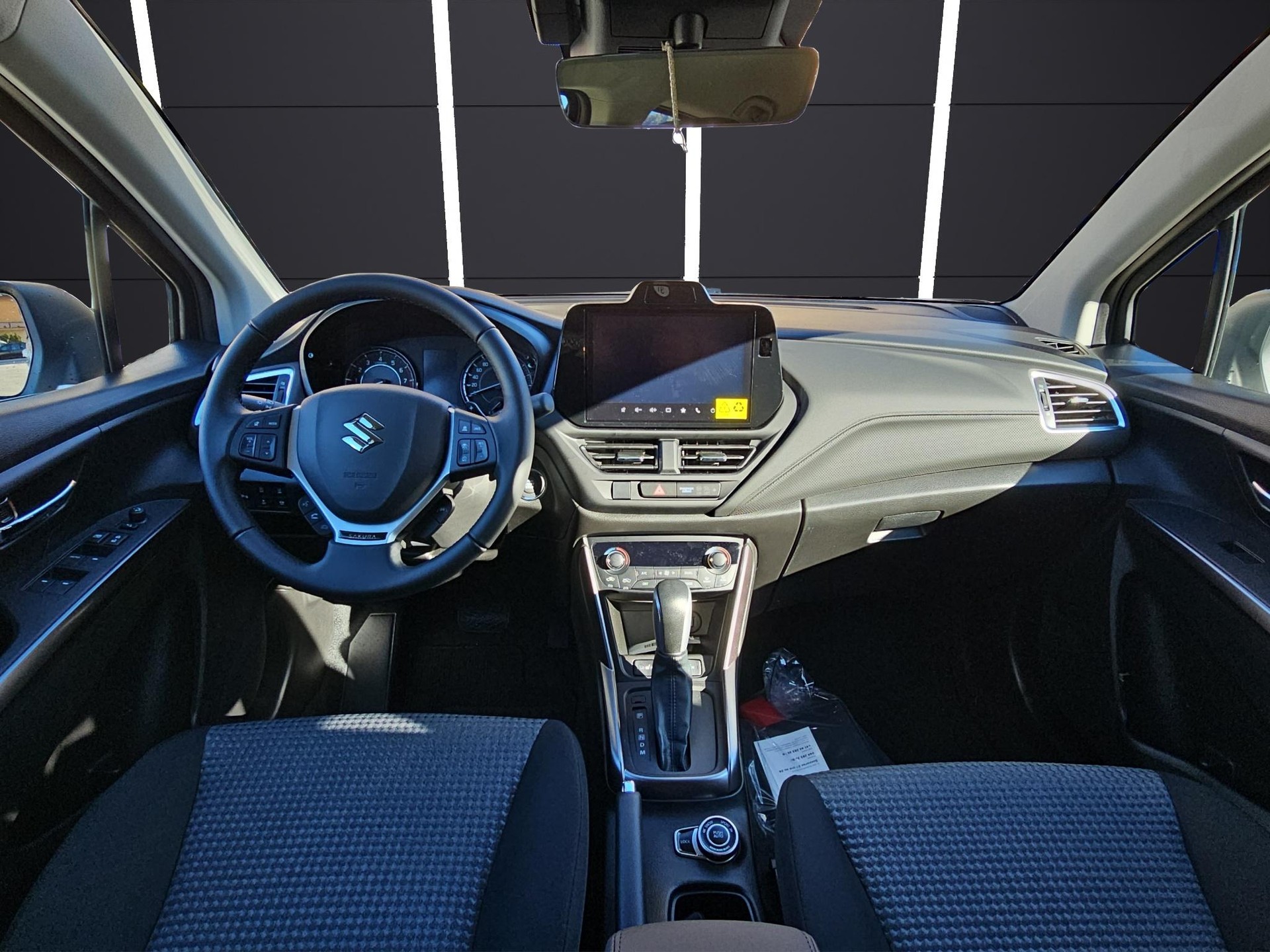 SUZUKI S-Cross 1.4 T Sakura Hybrid 4x4-image-11