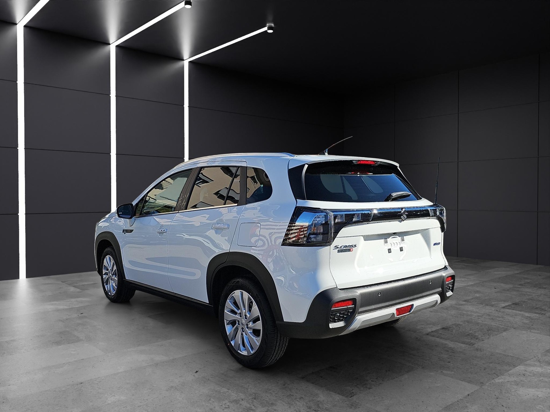 SUZUKI S-Cross 1.4 T Sakura Hybrid 4x4-image-2