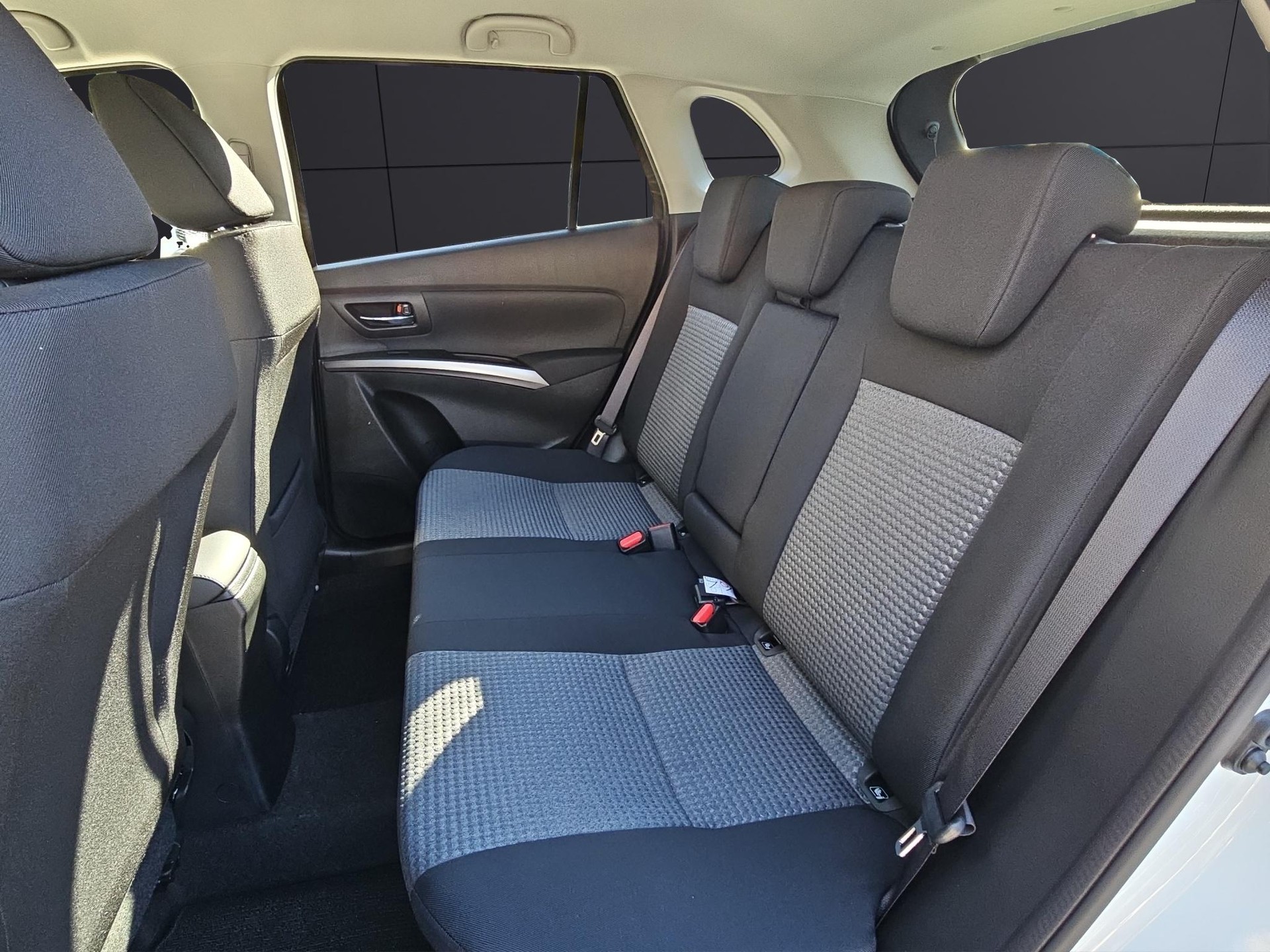 SUZUKI S-Cross 1.4 T Sakura Hybrid 4x4-image-10
