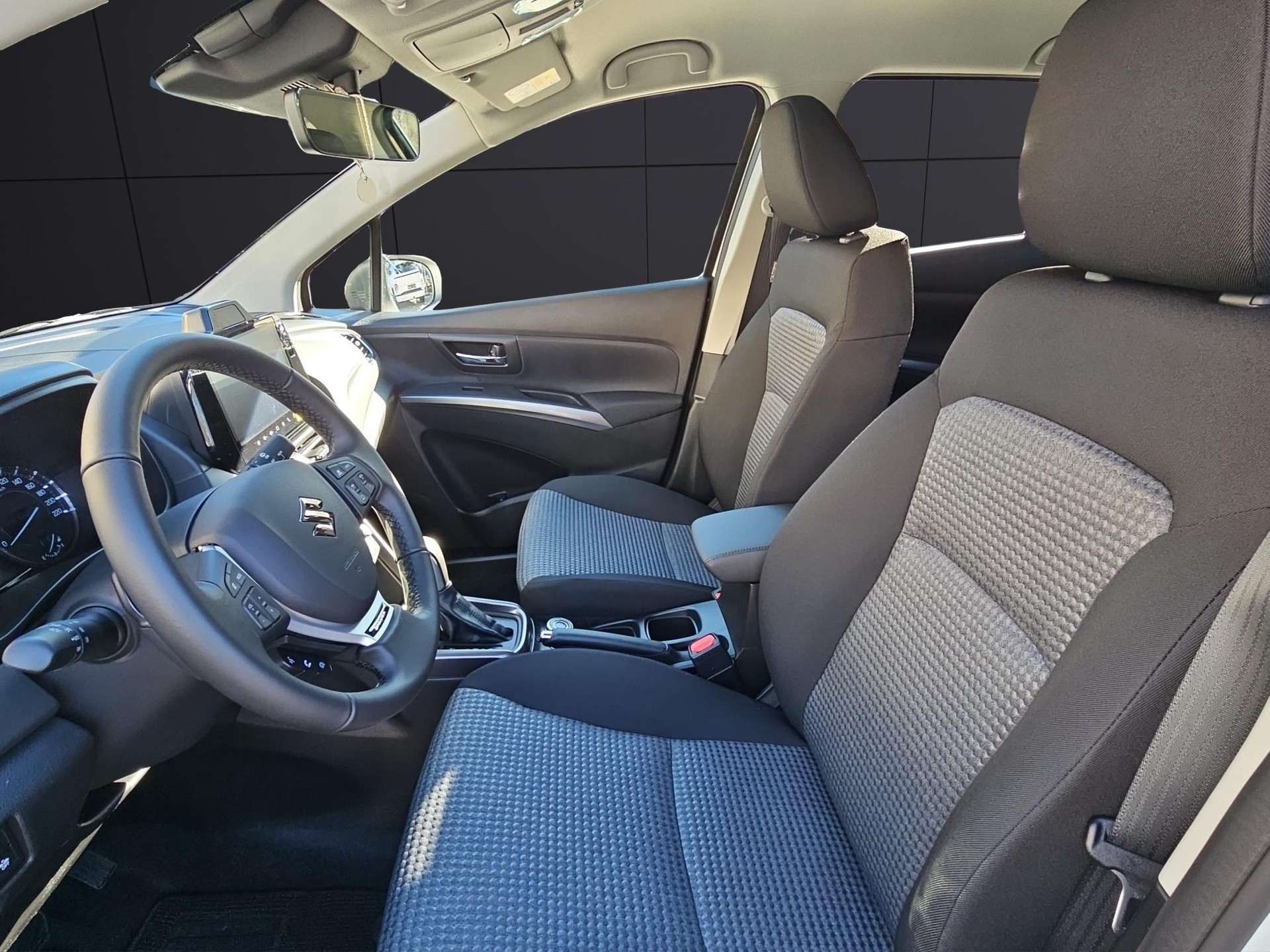 SUZUKI S-Cross 1.4 T Sakura Hybrid 4x4-image-9