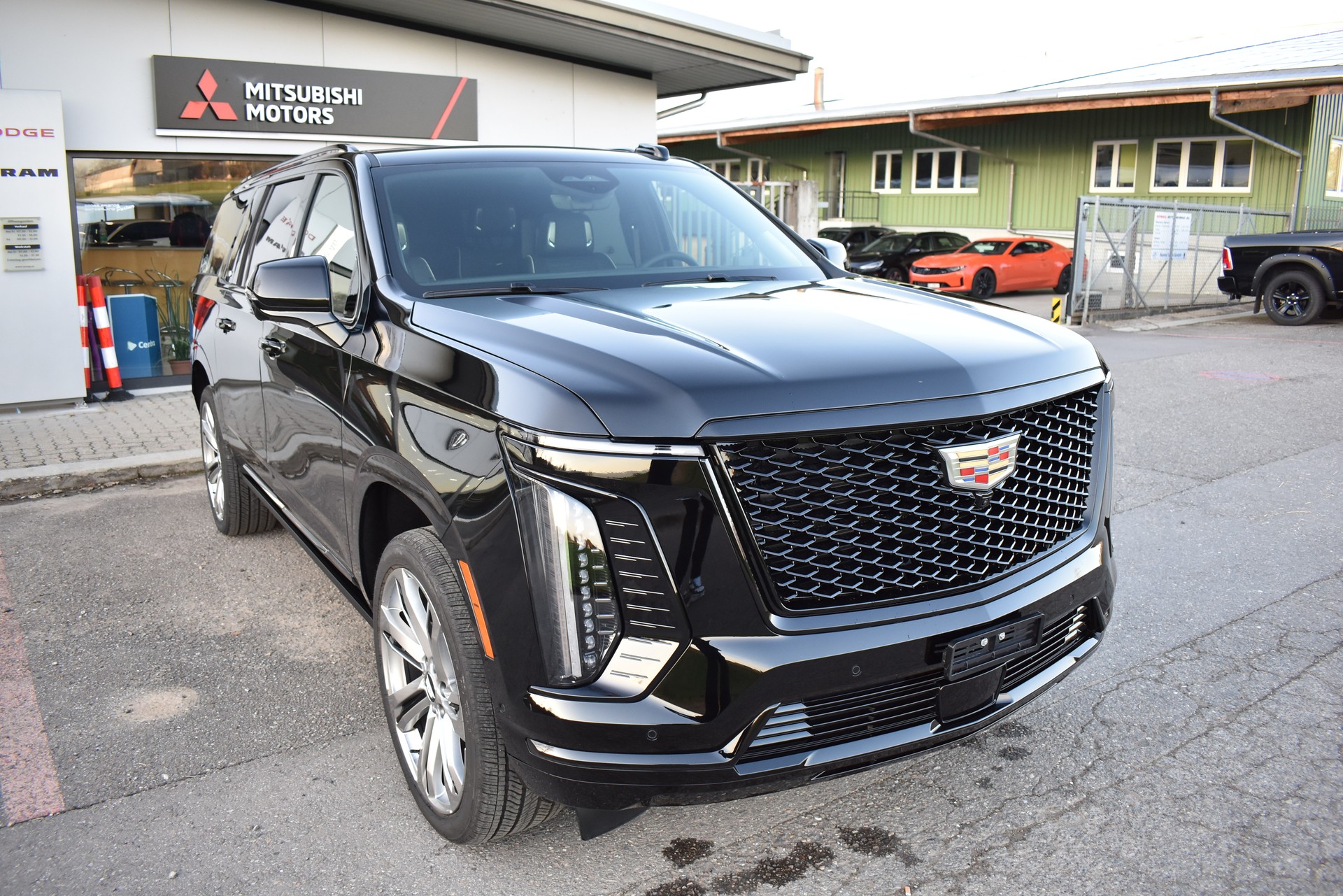CADILLAC Escalade Sport Platinum ESV-image-2