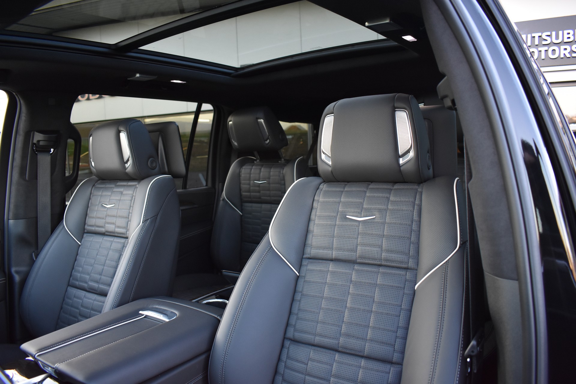 CADILLAC Escalade Sport Platinum ESV-image-11