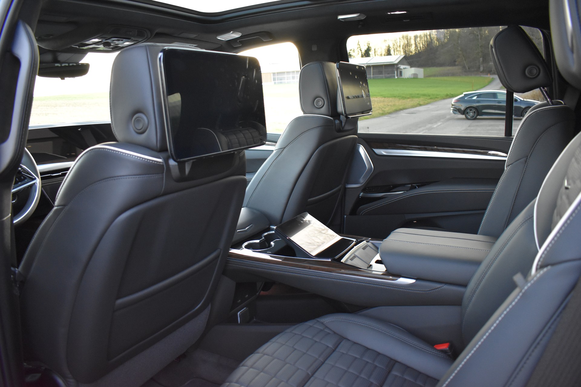 CADILLAC Escalade Sport Platinum ESV-image-8