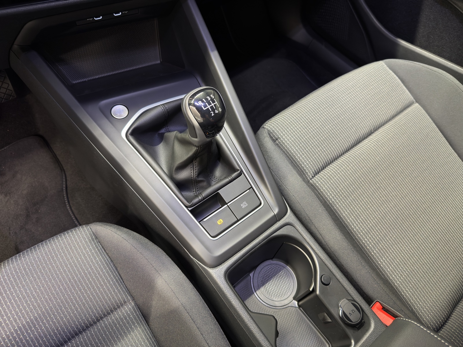 VW Golf VIII 1.5 eTSI-image-14