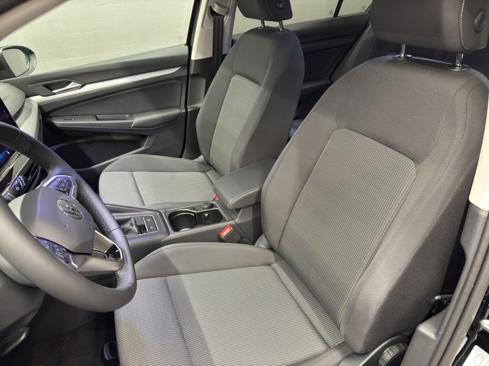 VW Golf VIII 1.5 eTSI-image-12