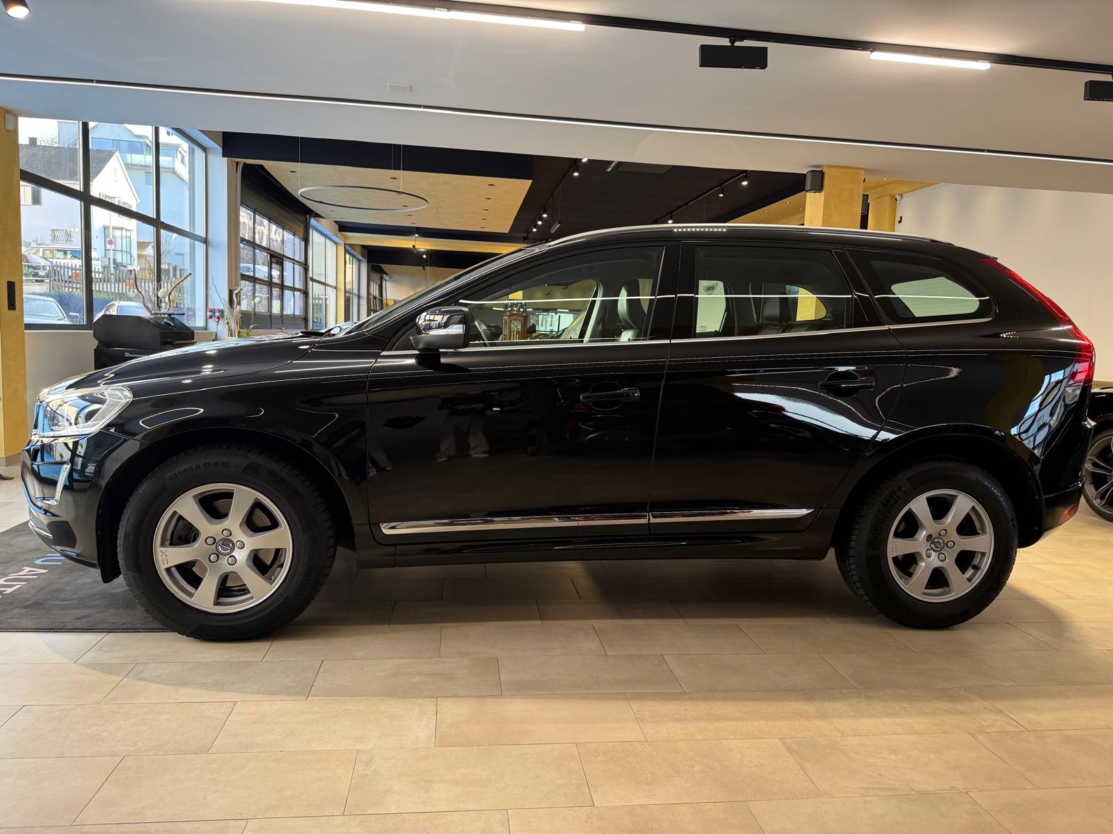 VOLVO XC60 D5 AWD Summum Geartronic-image-4