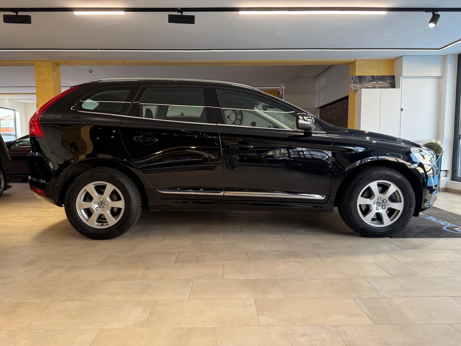 VOLVO XC60 D5 AWD Summum Geartronic-image-1
