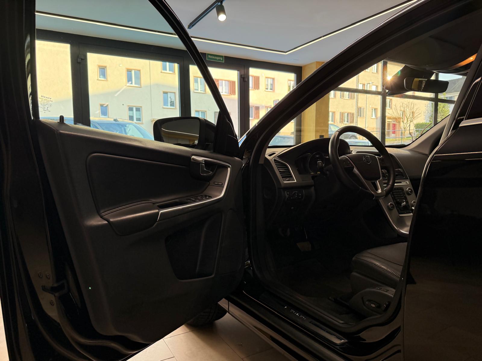 VOLVO XC60 D5 AWD Summum Geartronic-image-9