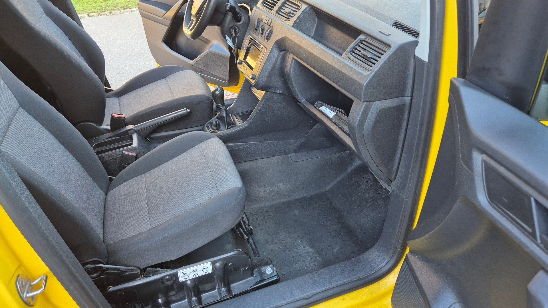 VW Caddy Maxi 1.0 TSI MAXI-image-8