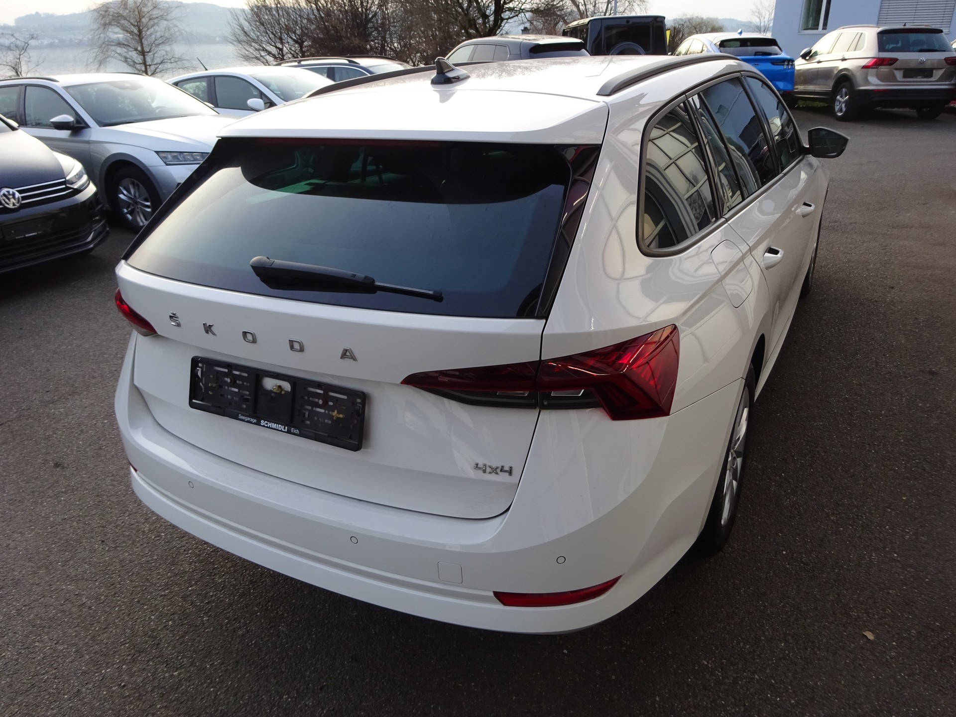 SKODA Octavia Combi 2.0 TDI DSG Ambition 4x4-image-2
