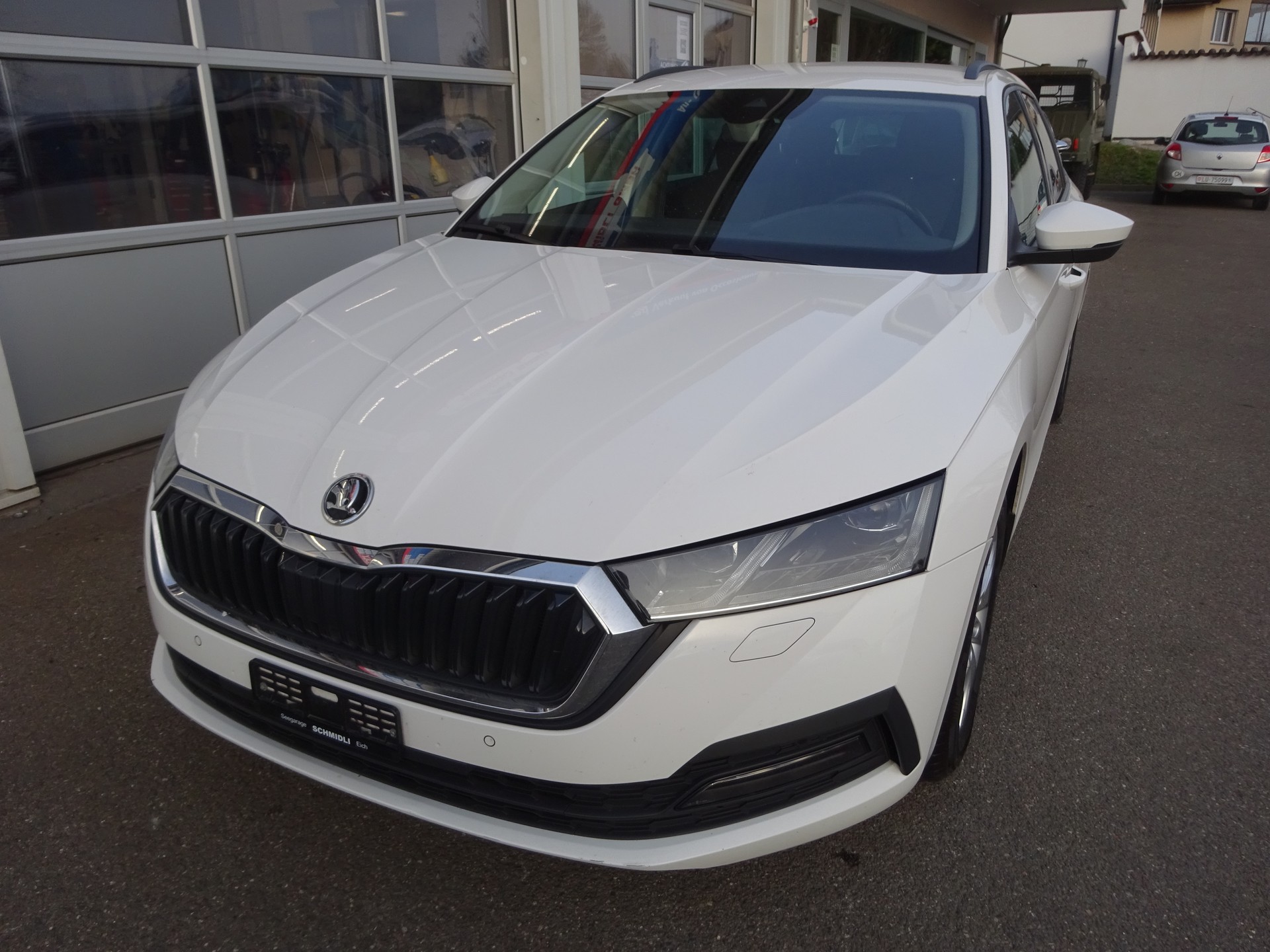 SKODA Octavia Combi 2.0 TDI DSG Ambition 4x4-image-0