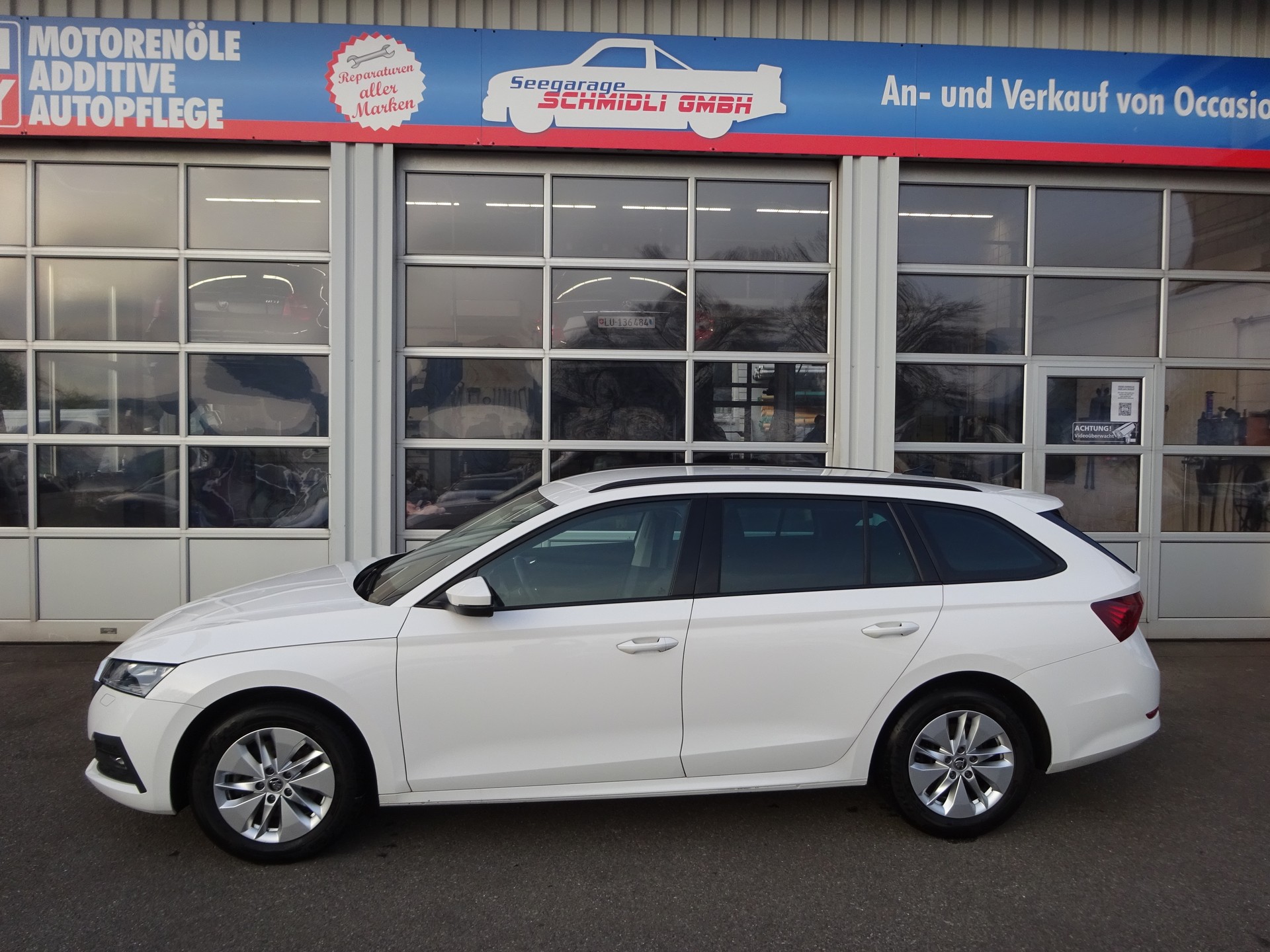 SKODA Octavia Combi 2.0 TDI DSG Ambition 4x4-image-4