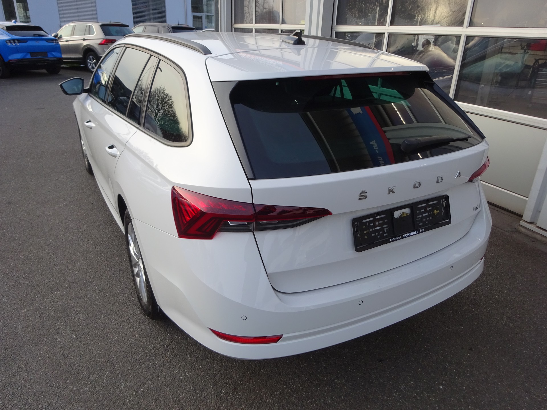 SKODA Octavia Combi 2.0 TDI DSG Ambition 4x4-image-1
