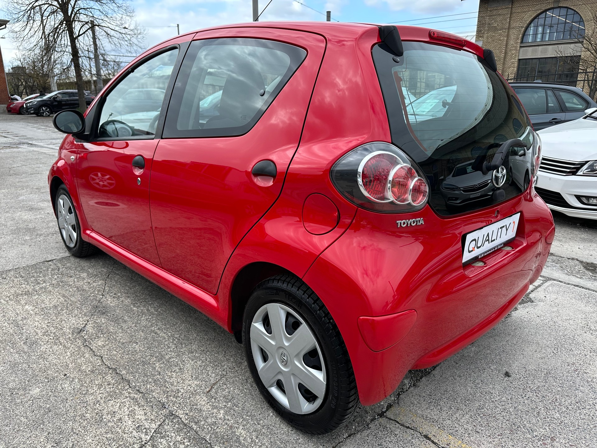 TOYOTA Aygo 1.0 Linea Terra-image-6