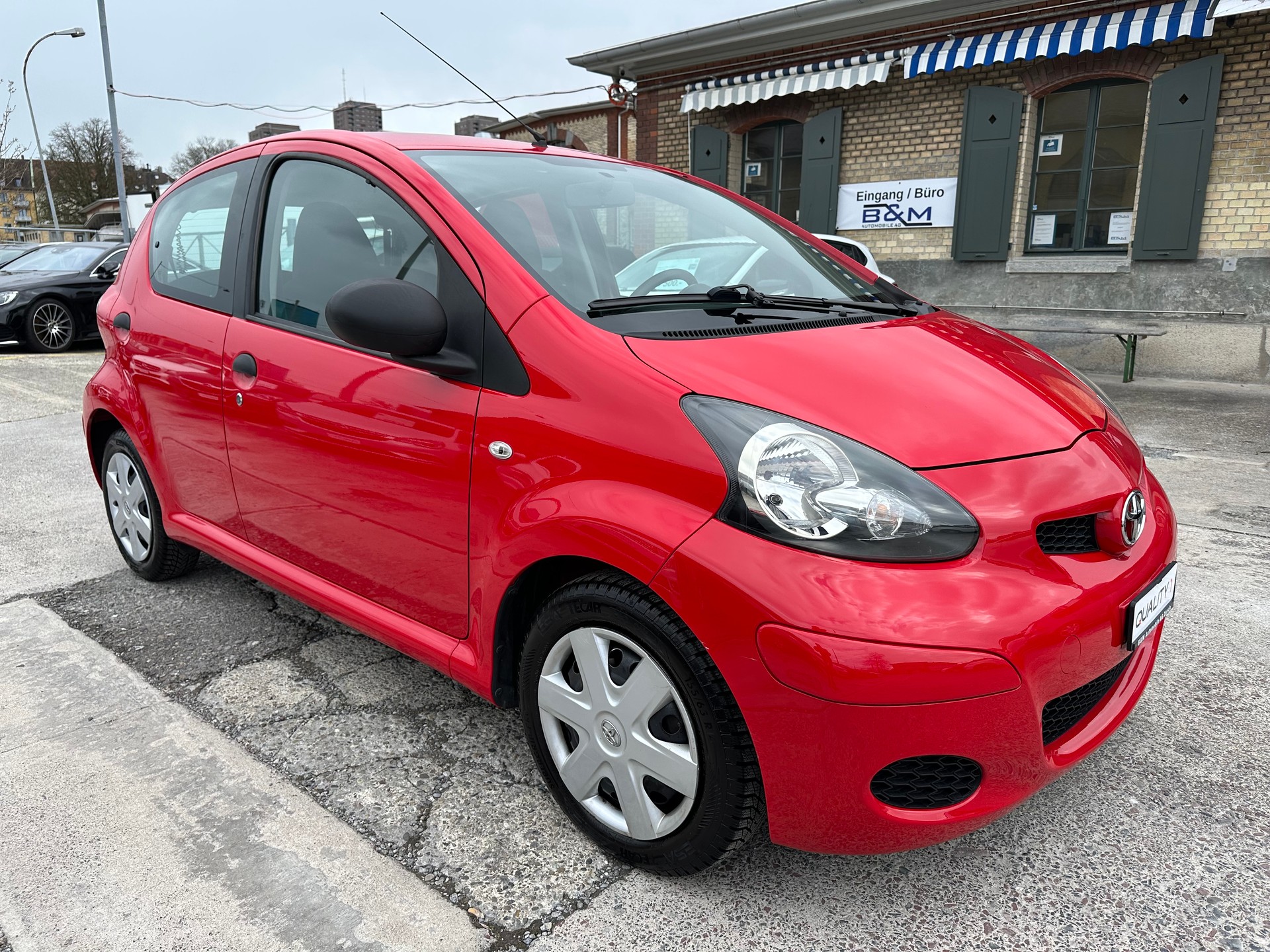 TOYOTA Aygo 1.0 Linea Terra-image-2