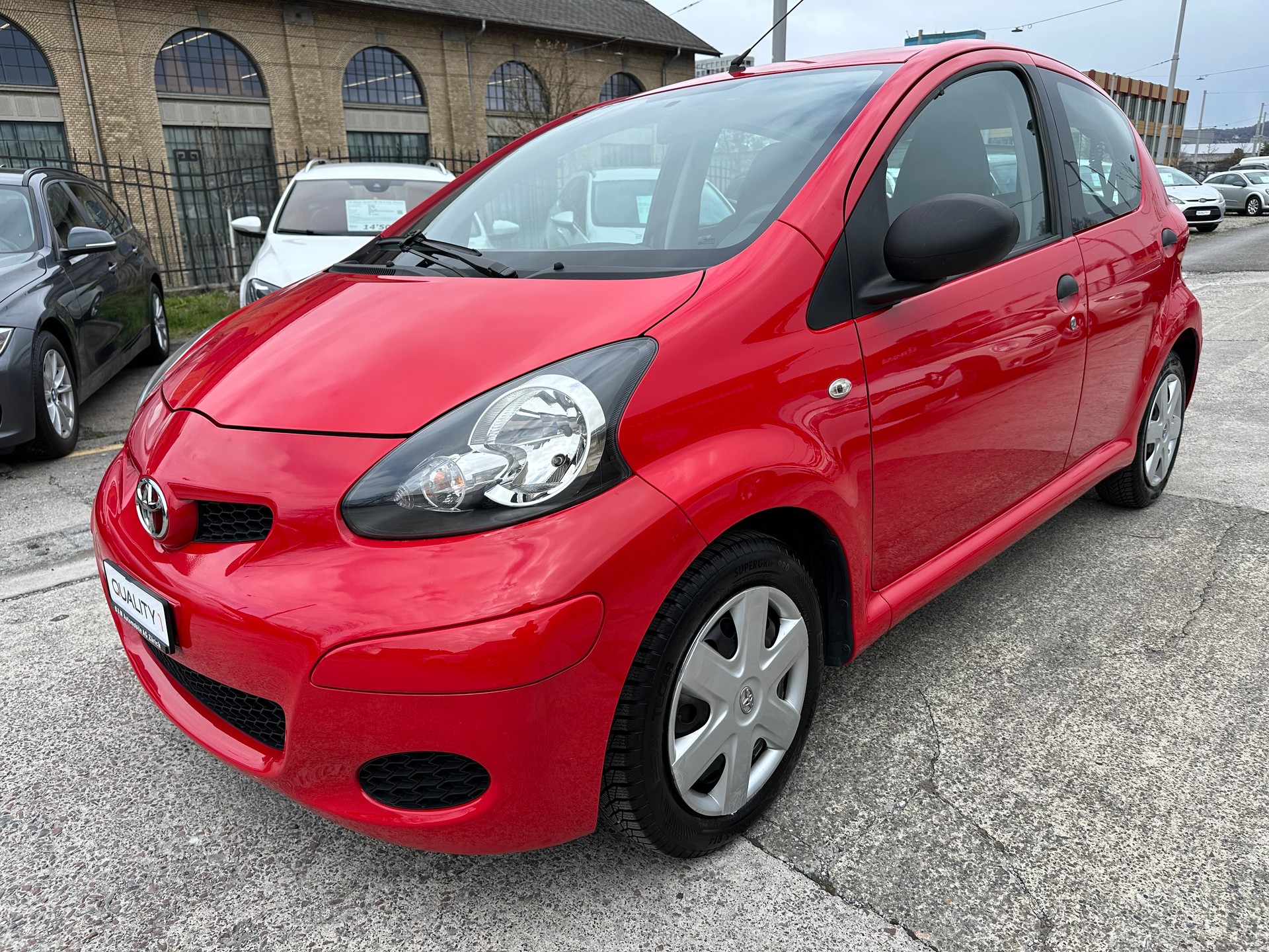 TOYOTA Aygo 1.0 Linea Terra-image-0