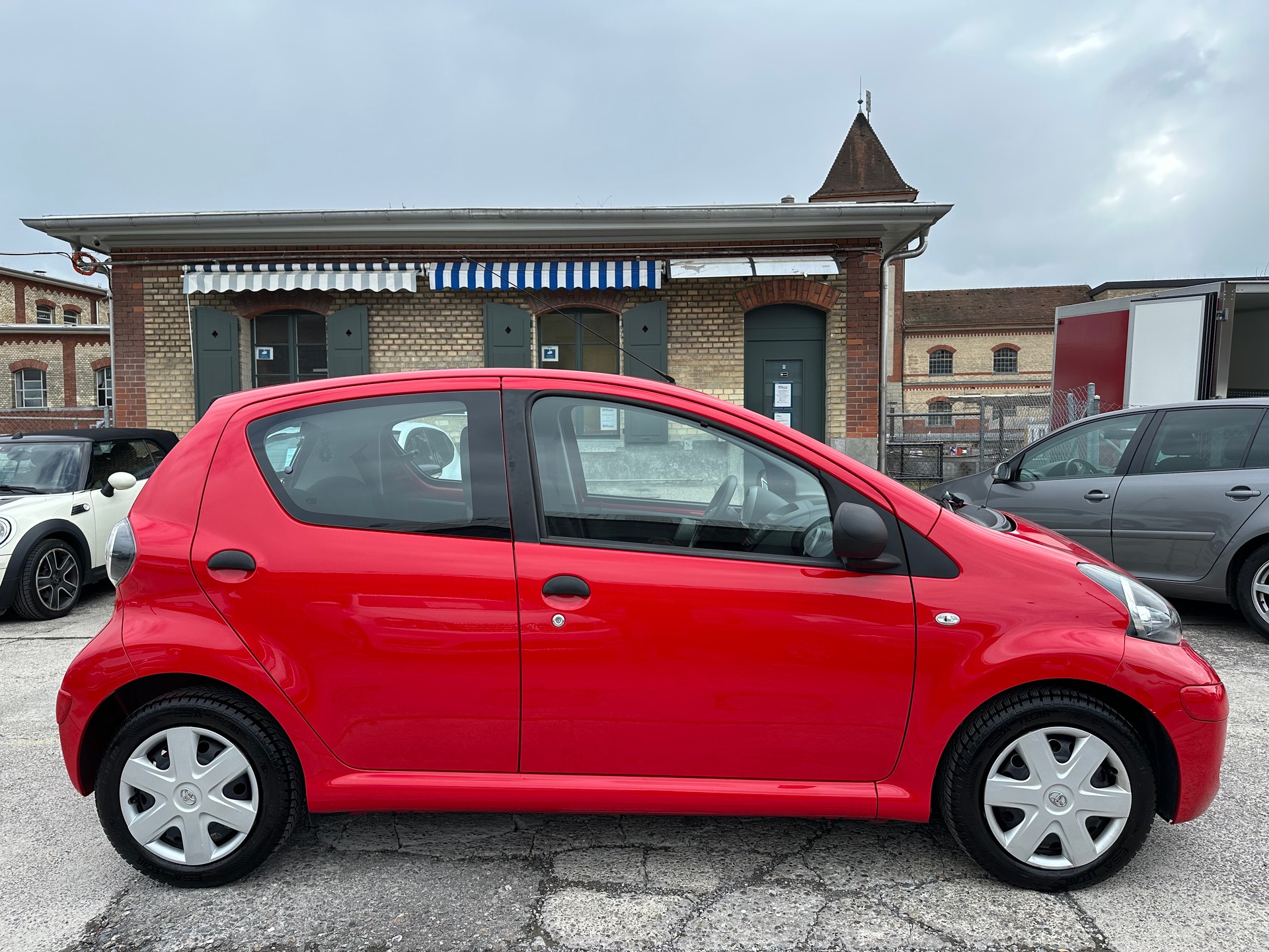 TOYOTA Aygo 1.0 Linea Terra-image-4