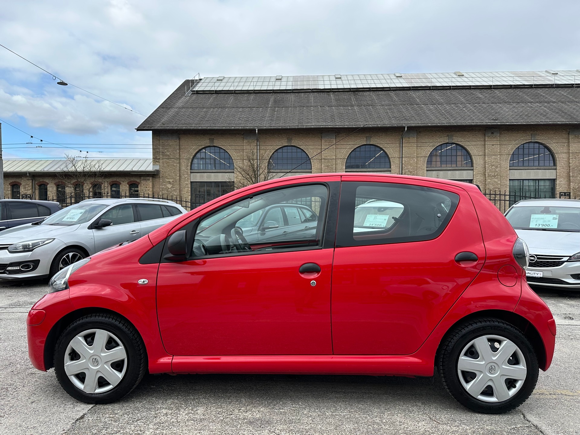 TOYOTA Aygo 1.0 Linea Terra-image-3
