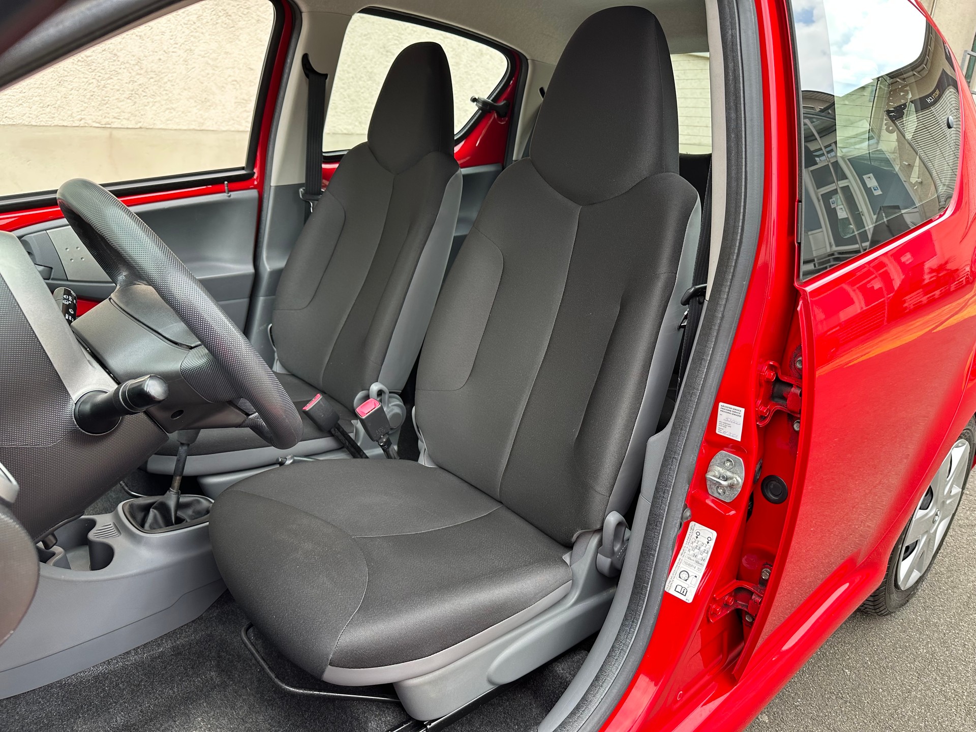 TOYOTA Aygo 1.0 Linea Terra-image-12